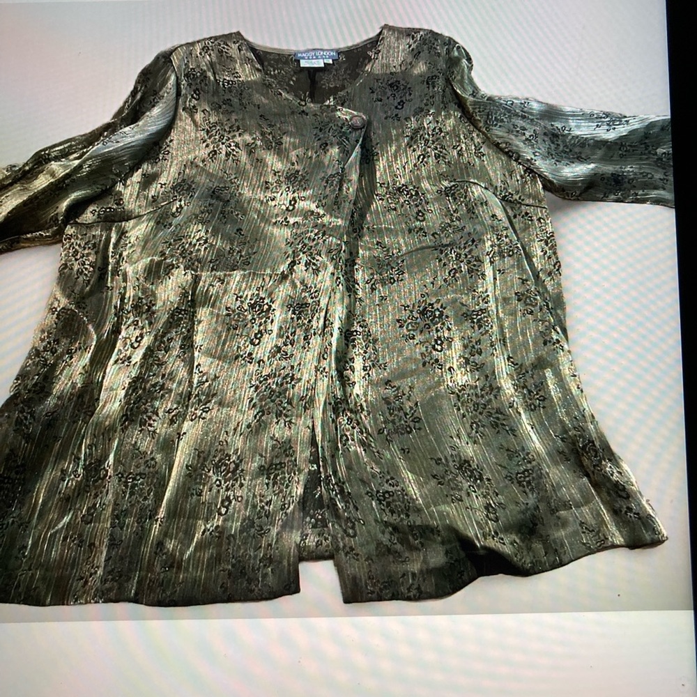 Maggy London 2 pc Tank and Blouse Set Textured Metallic Textured Floral Fabric